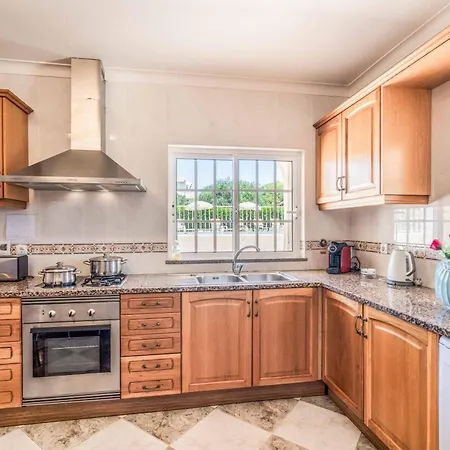 Judite Албуфейра